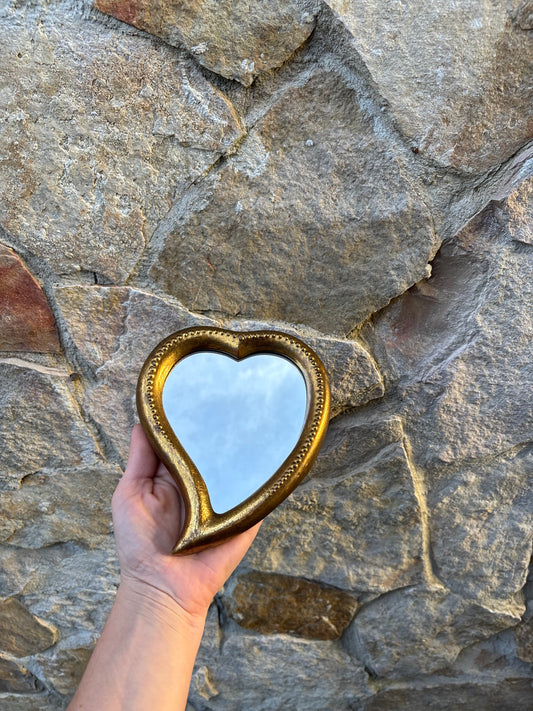 Specchio vintage a forma di cuore con cornice in legno