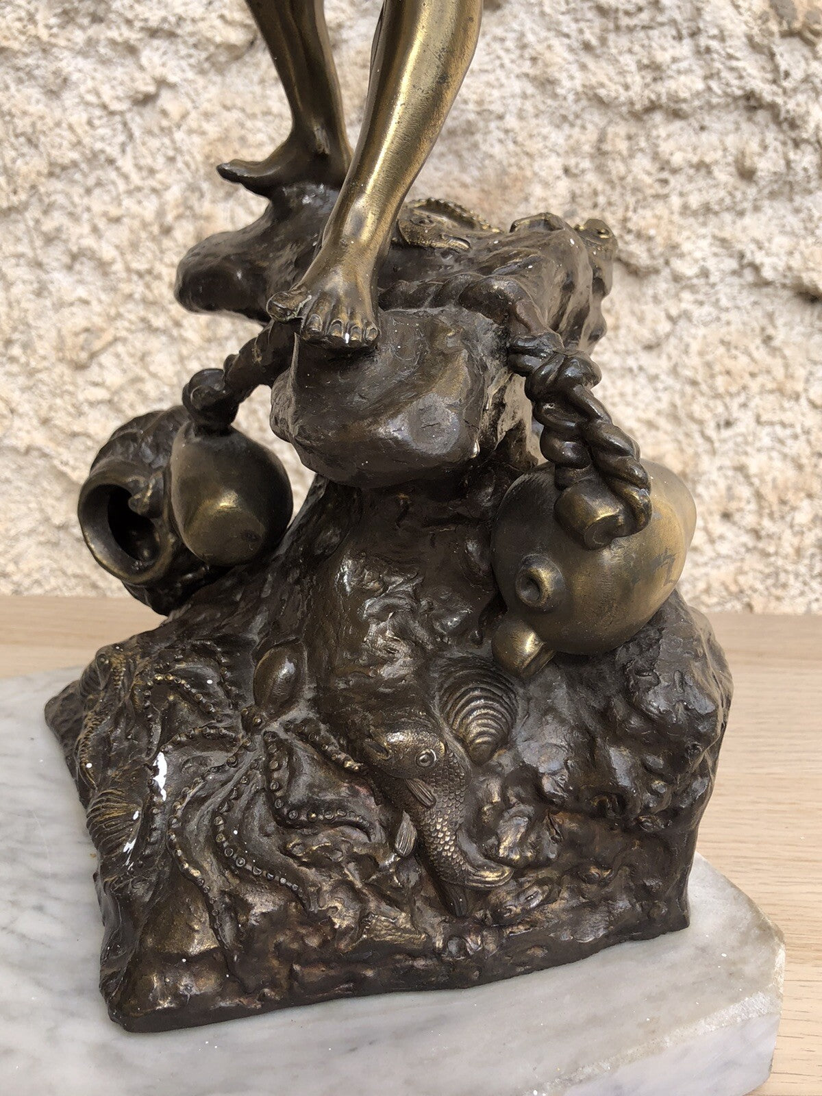 Scultura pescatore in antimonio vintage su base in marmo