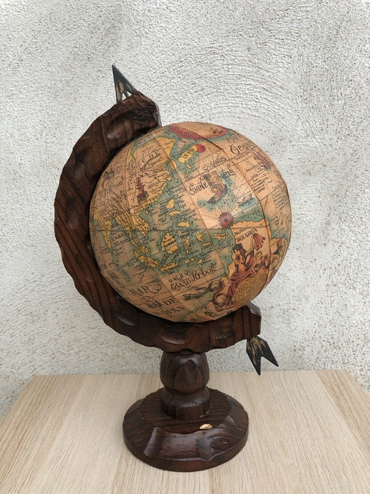 Mappamondo vintage in legno