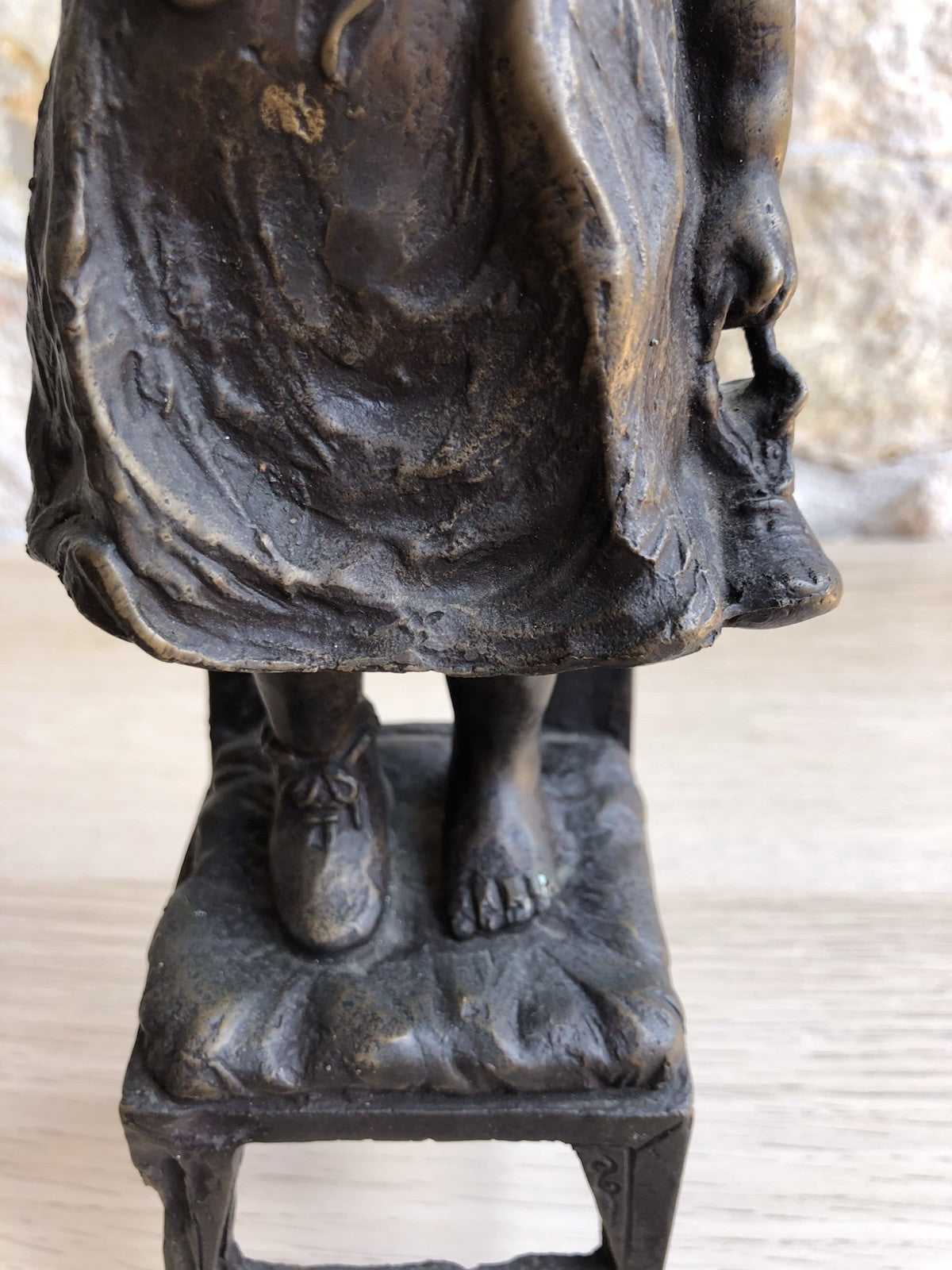 Scultura Vintage In Bronzo, Bimba Su Sedia