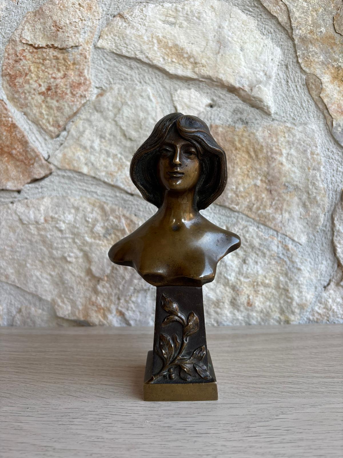 Scultura Vintage In Stile Liberty In Bronzo