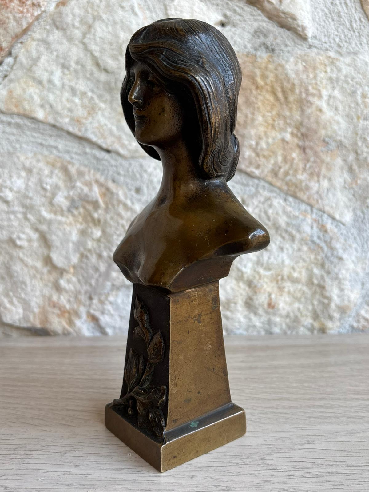 Scultura Vintage In Stile Liberty In Bronzo