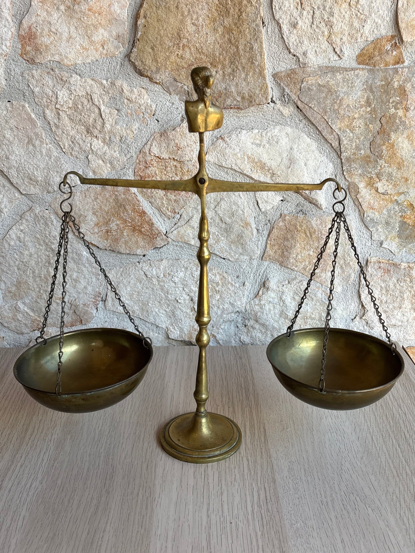 Bilancia vintage in ottone