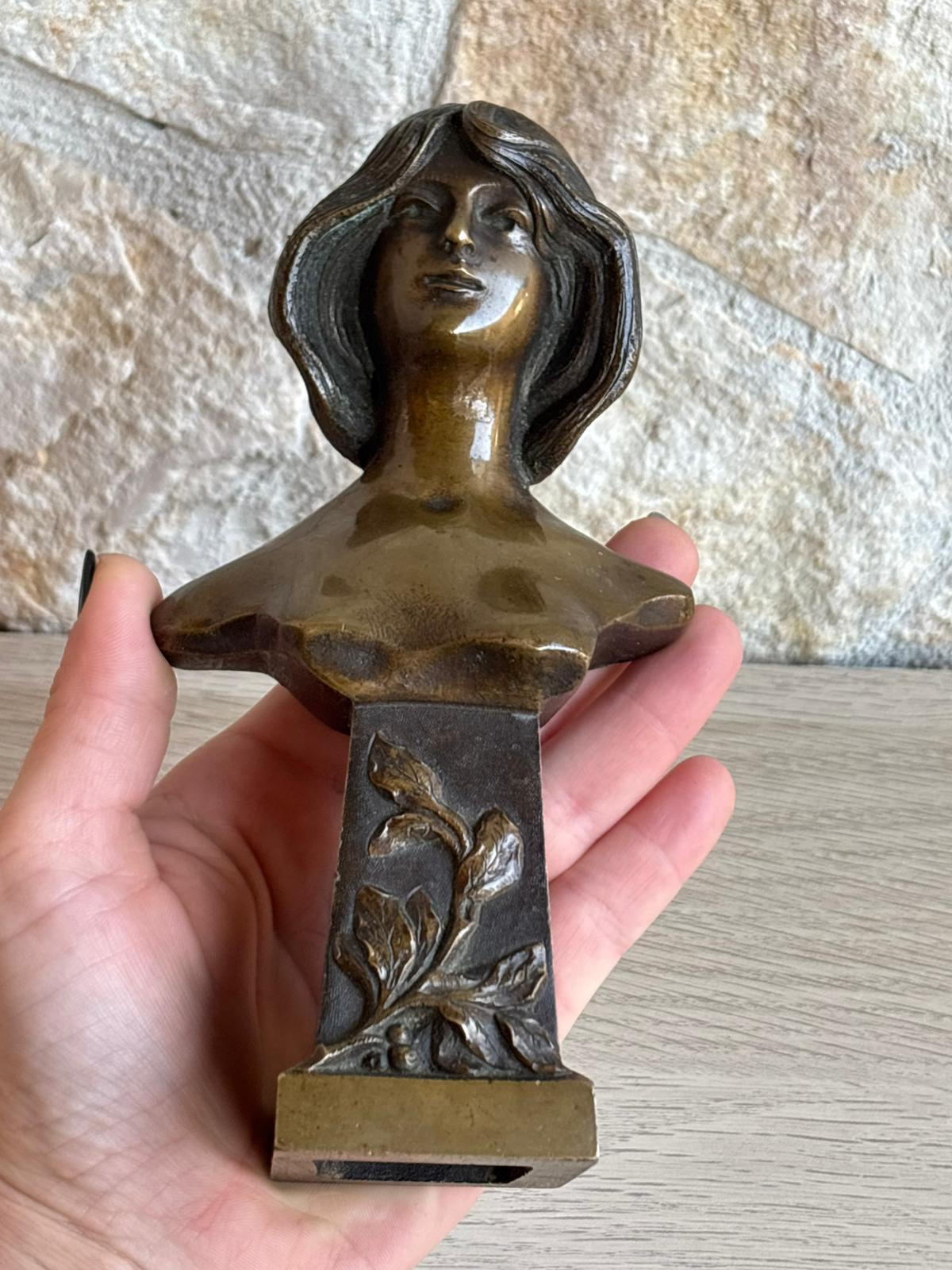 Scultura Vintage In Stile Liberty In Bronzo