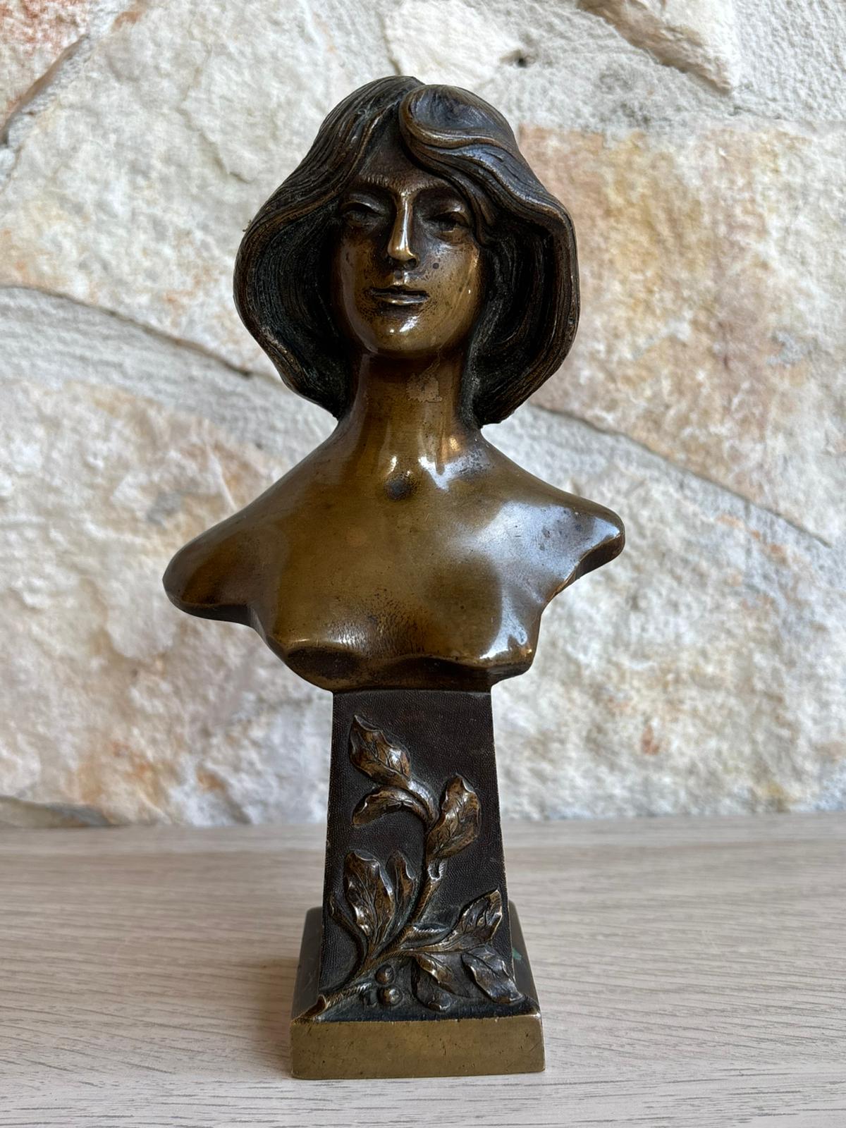 Scultura Vintage In Stile Liberty In Bronzo