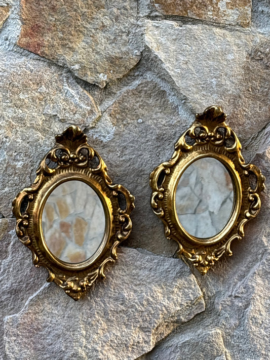 Coppia di specchi vintage con cornici in legno dorate