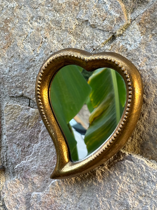 Specchio vintage a forma di cuore con cornice in legno