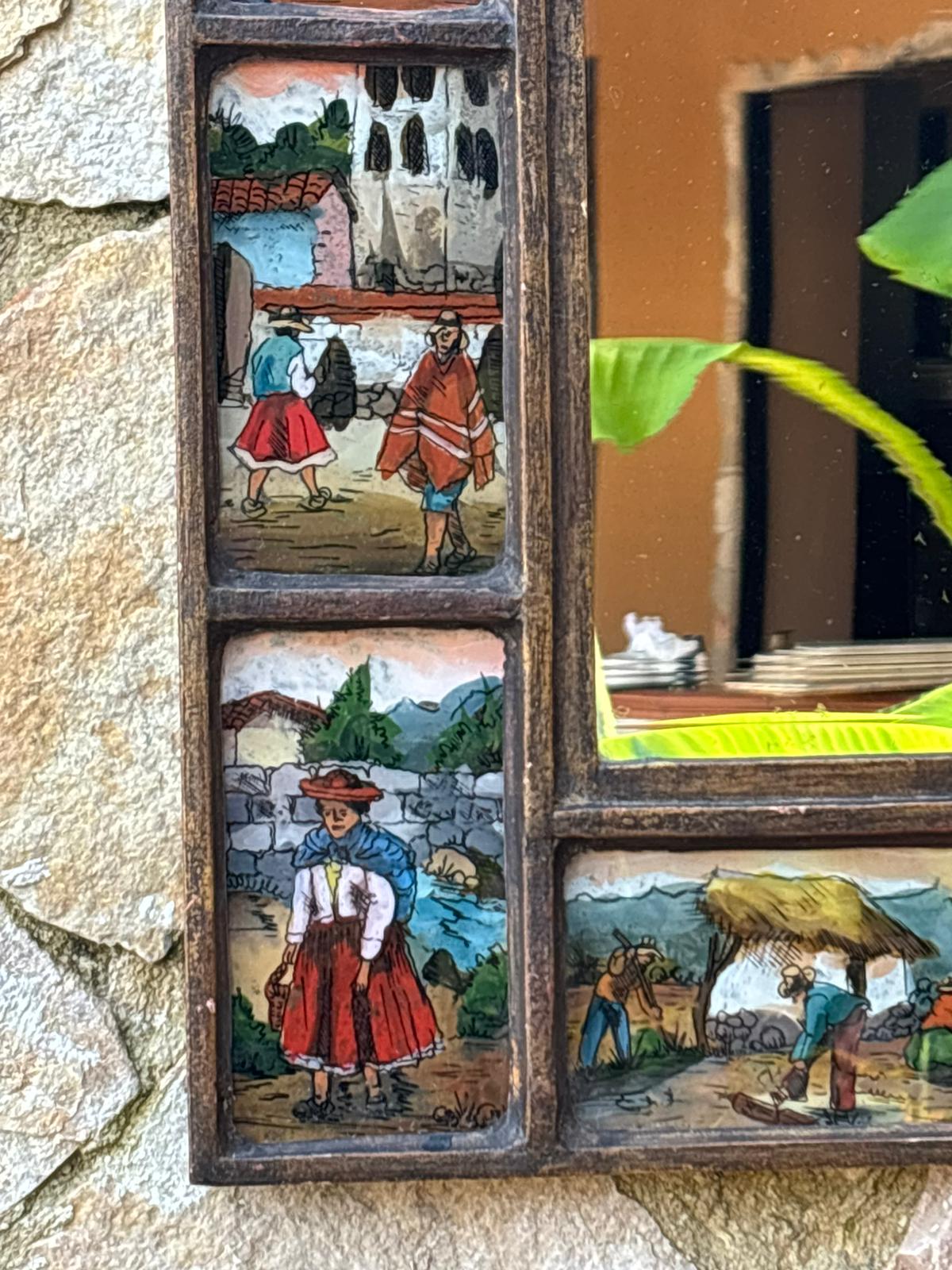 Specchio Vintage Peruviano, con particolari vetri dipinti