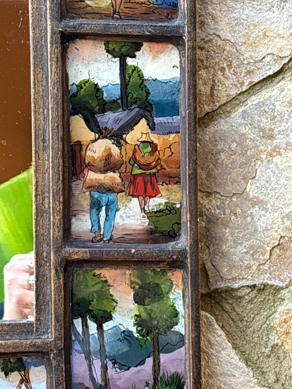 Specchio Vintage Peruviano, con particolari vetri dipinti