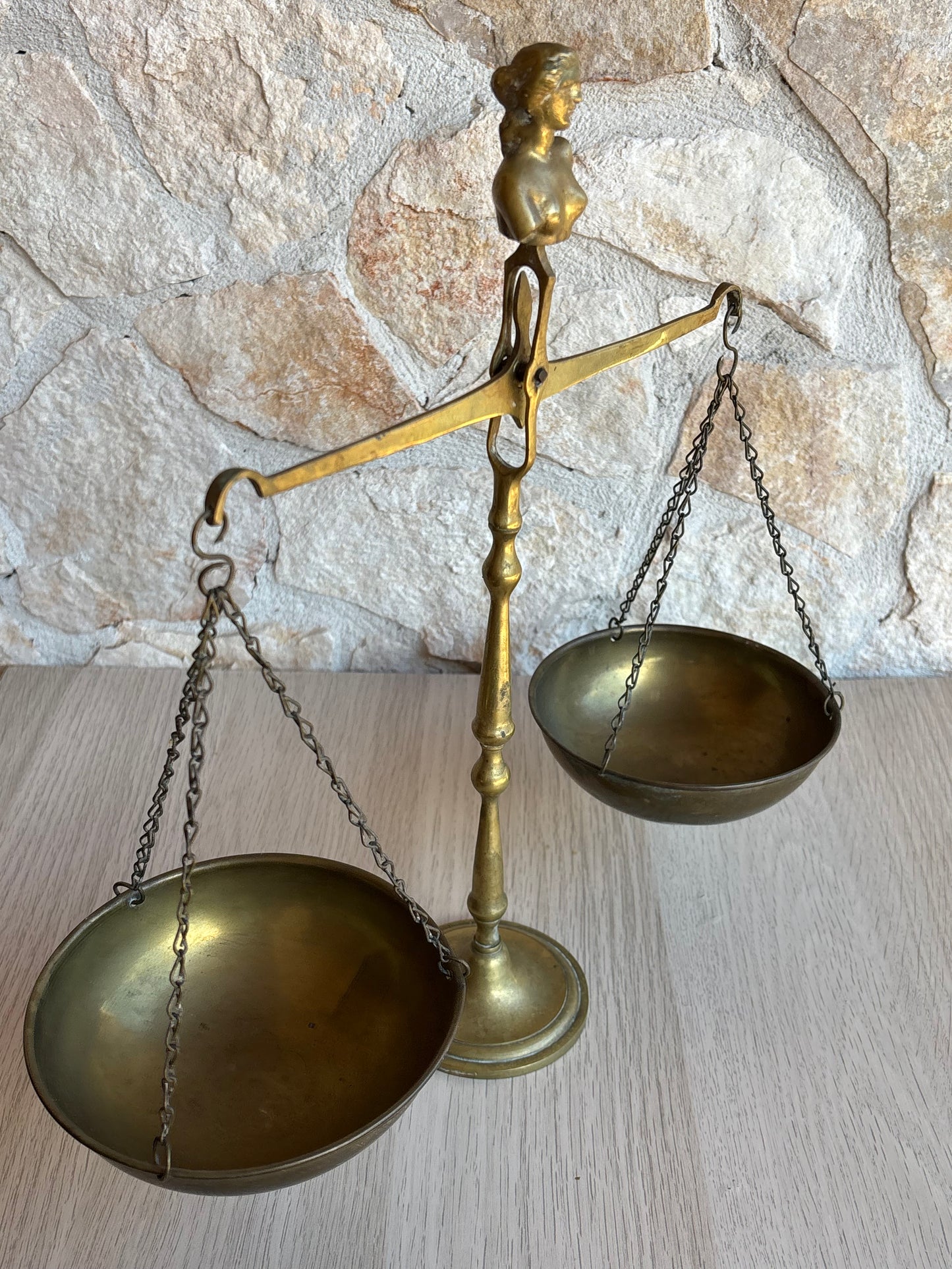 Bilancia vintage in ottone