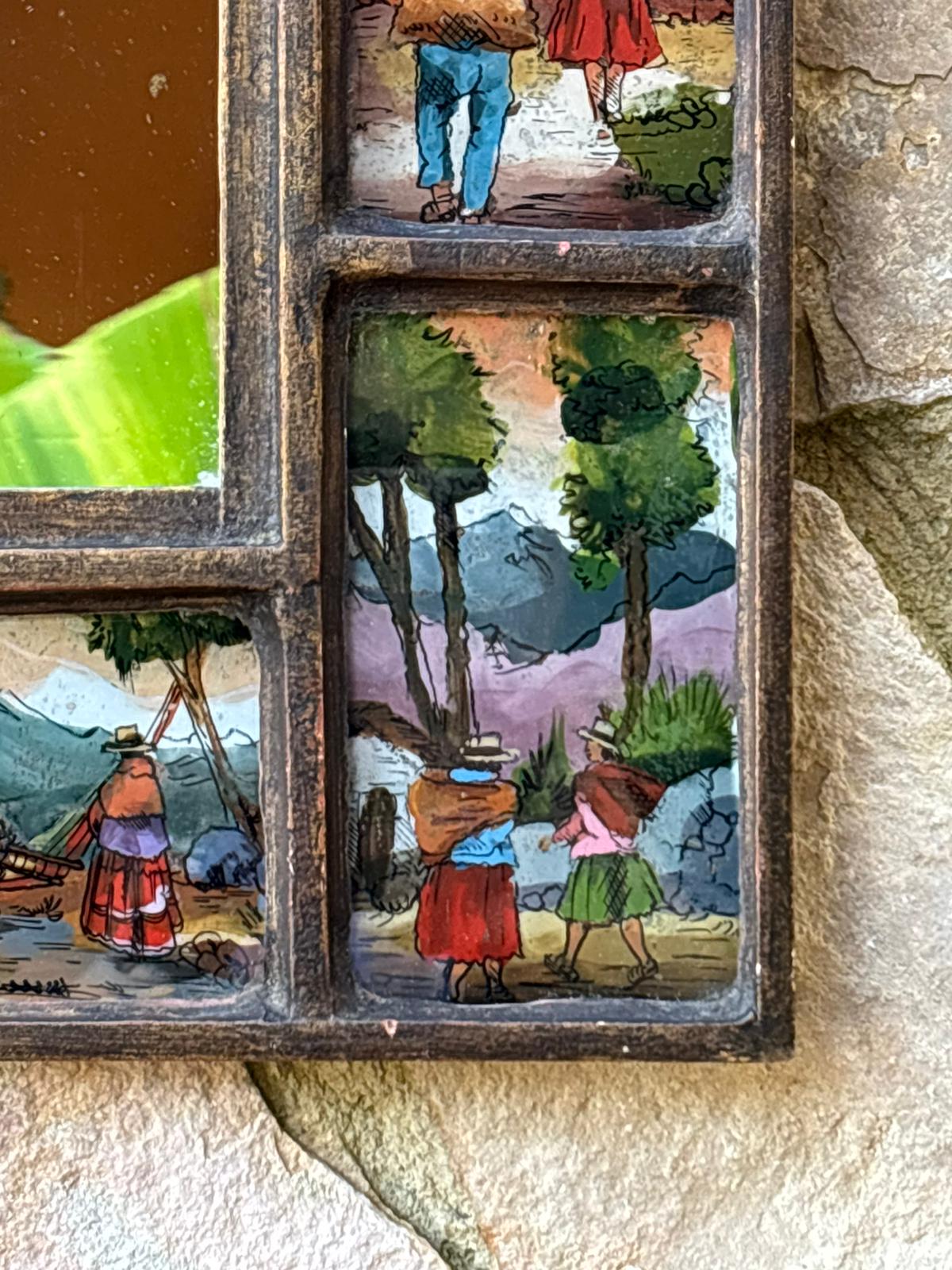 Specchio Vintage Peruviano, con particolari vetri dipinti