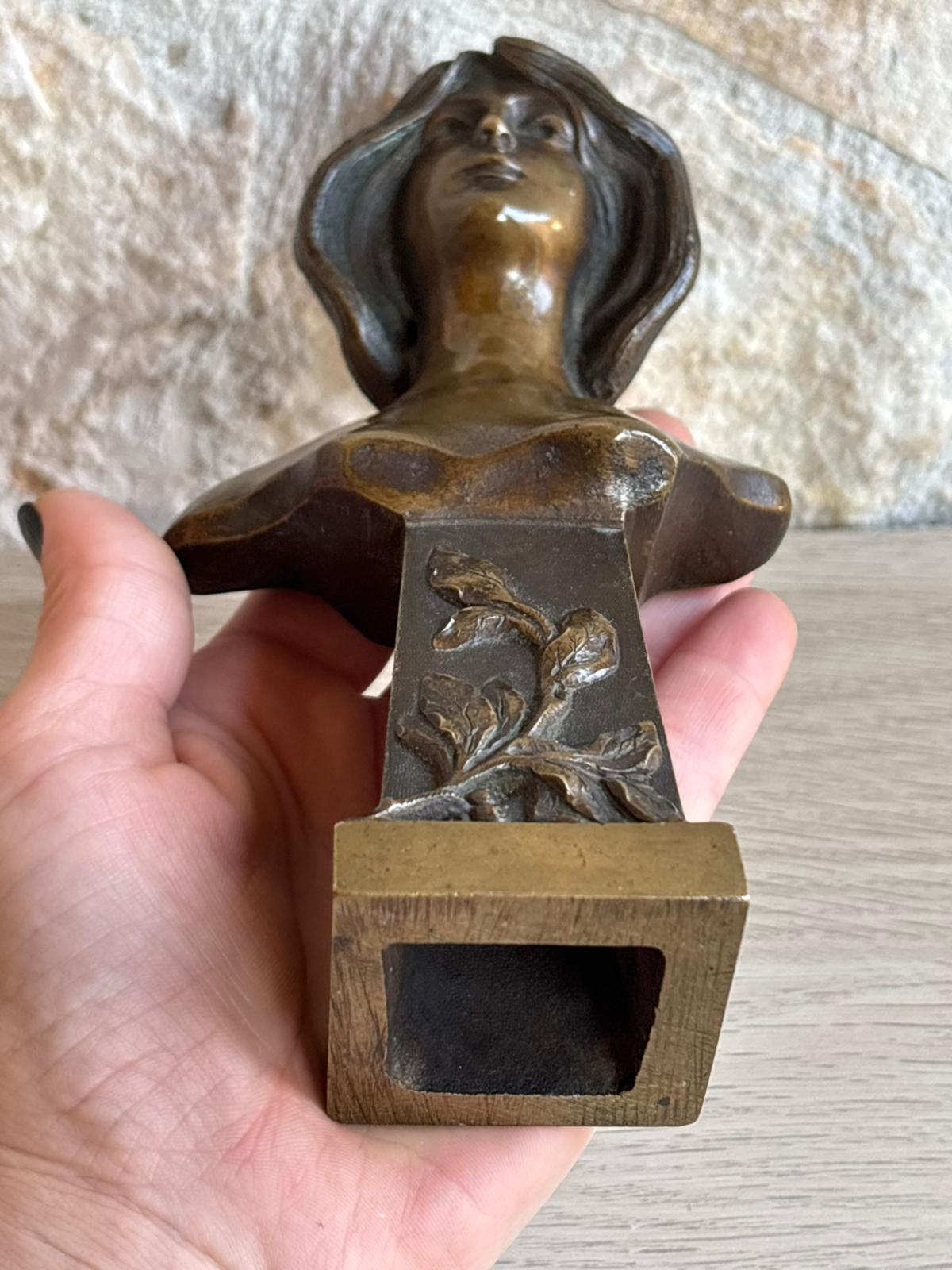 Scultura Vintage In Stile Liberty In Bronzo