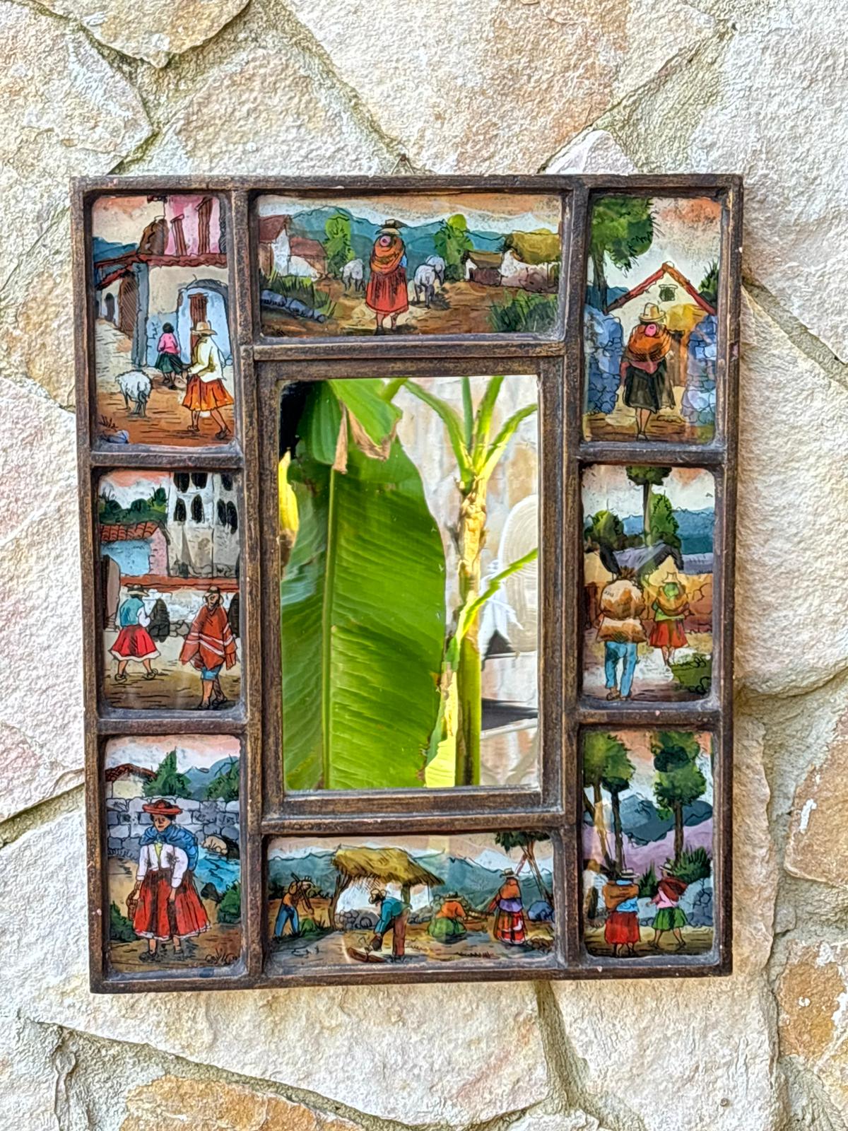 Specchio Vintage Peruviano, con particolari vetri dipinti