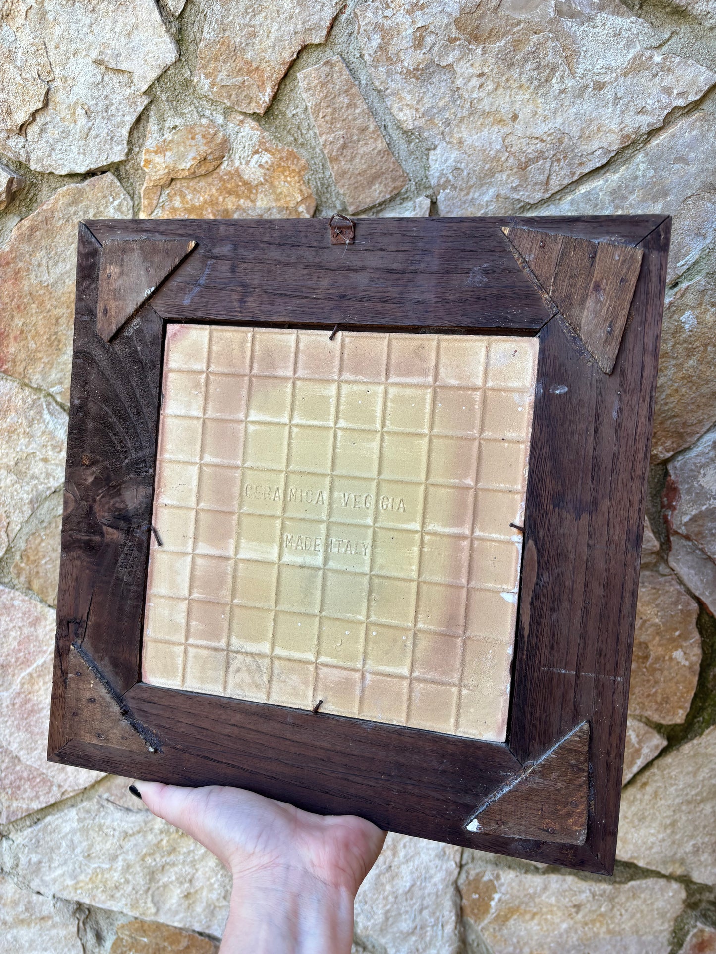 Quadro Vintage -Sarda- Dipinto Su Mattonella In Ceramica