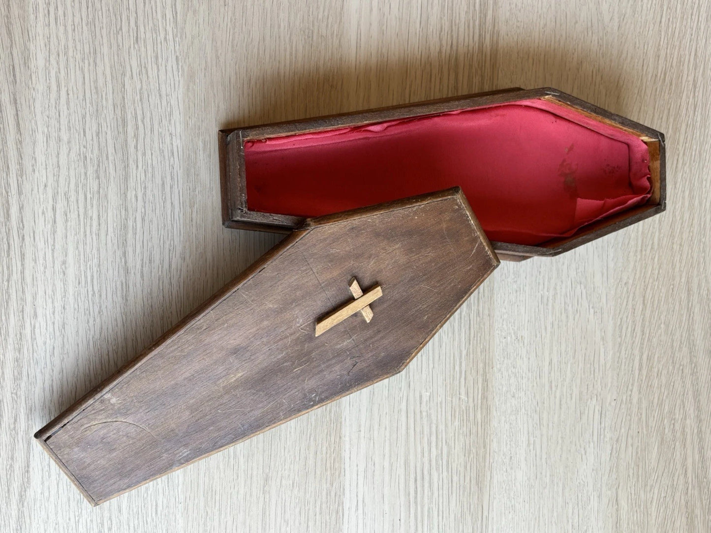 Scatola Portagioie Vintage A Forma Di Bara In Legno