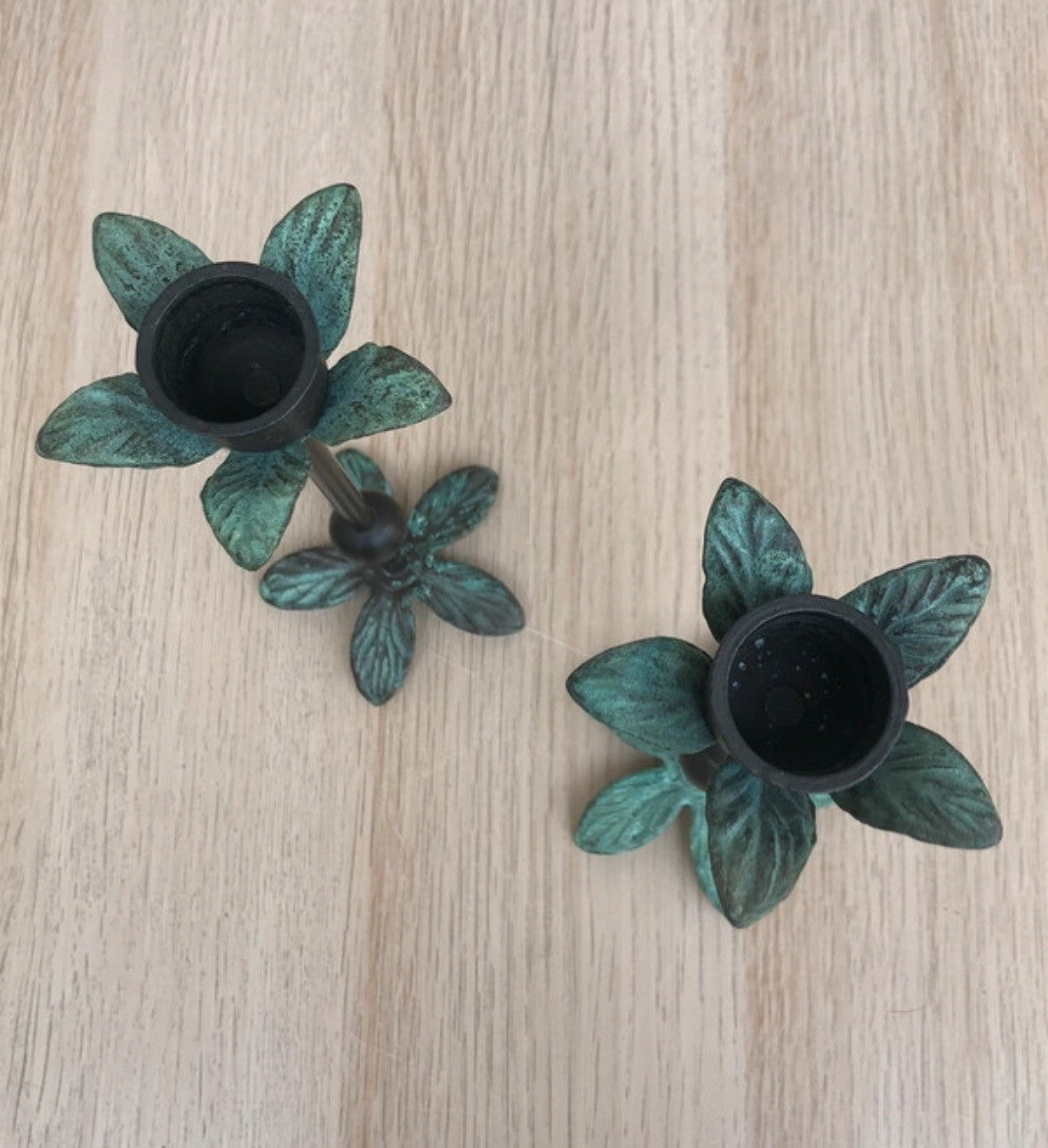 Coppia Di Portacandele Vintage In Metallo