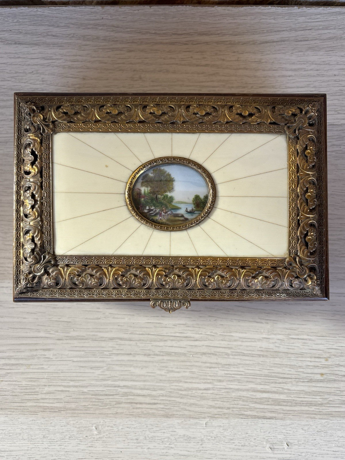 Scatola Portagioie Vintage In Legno E Ottone Con Miniatura Dipinta