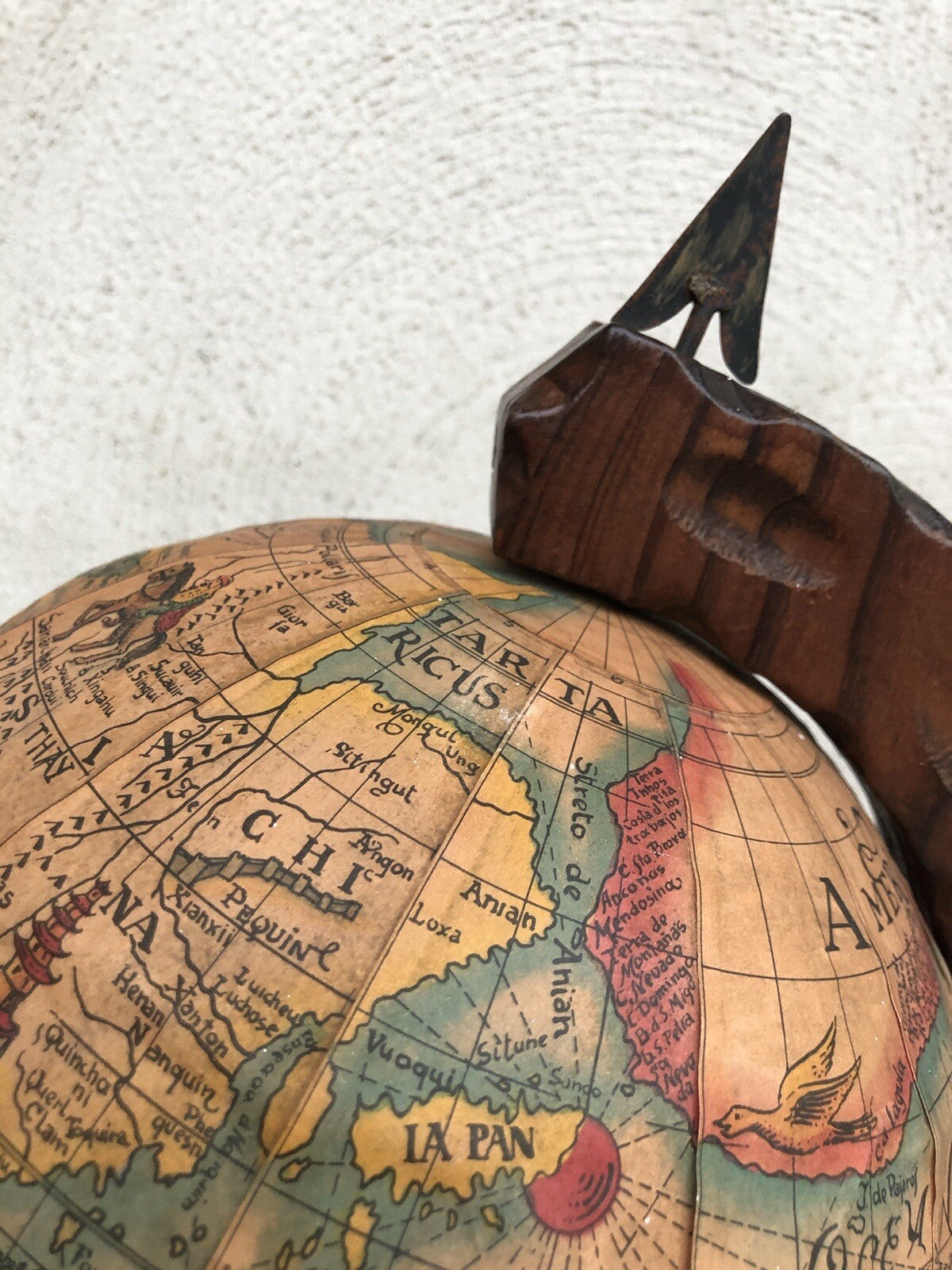Mappamondo vintage in legno