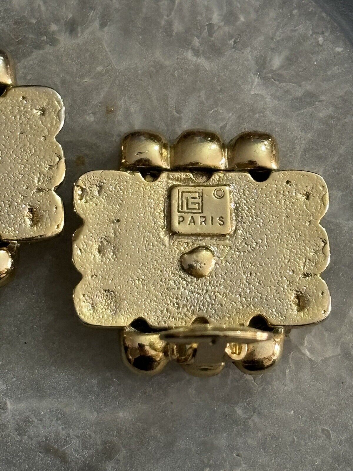 Orecchini A Clip Vintage Pierre Balmain In Ottone