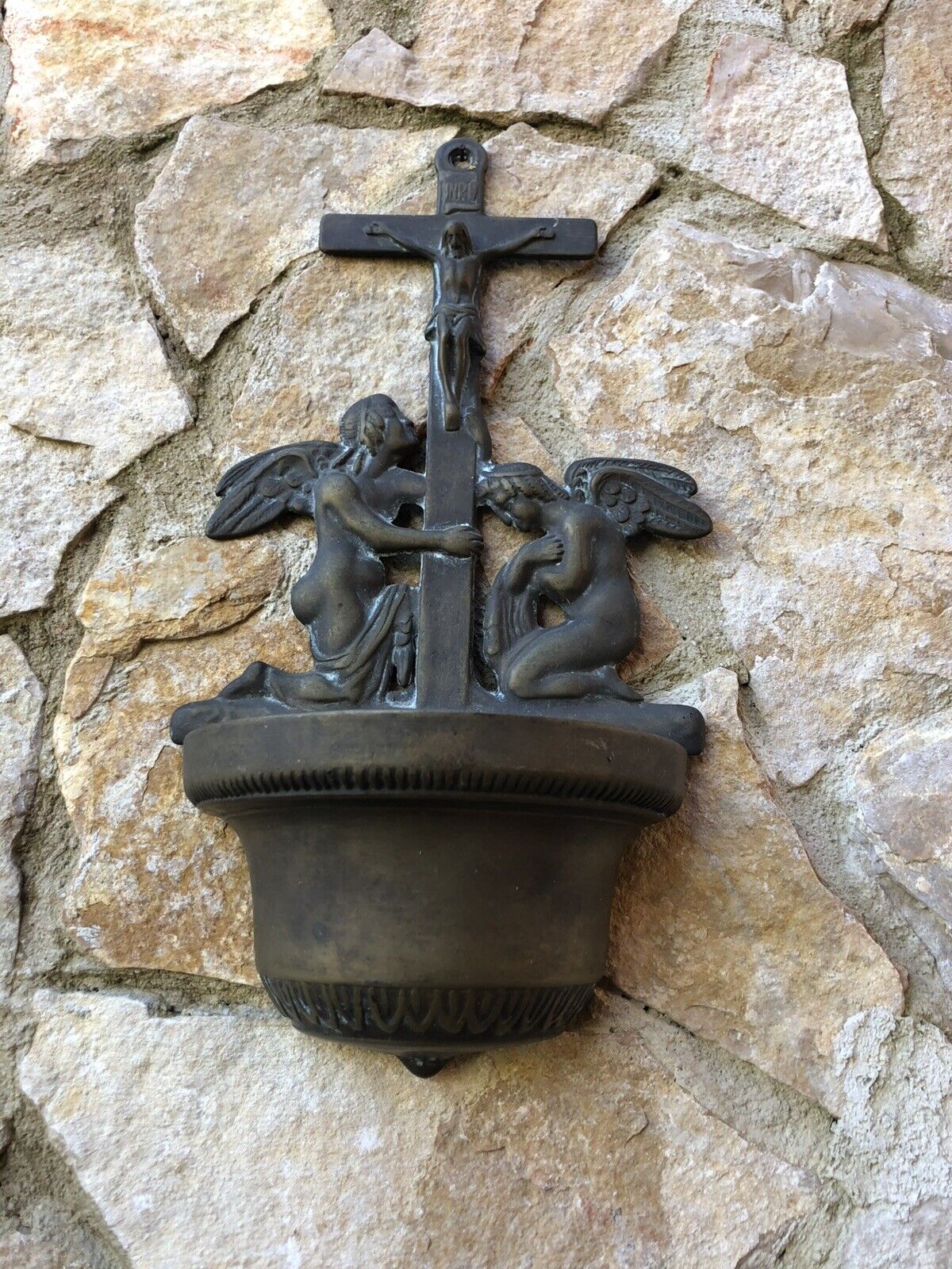 Acquasantiera vintage in ottone