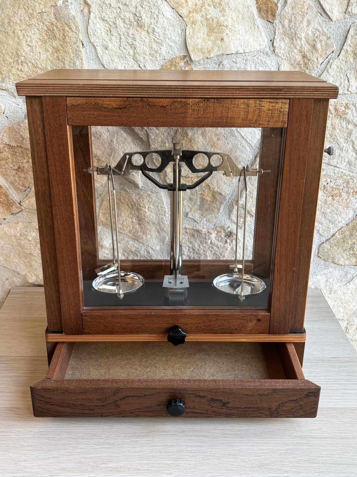 Bilancia Vintage In Teca Di Legno