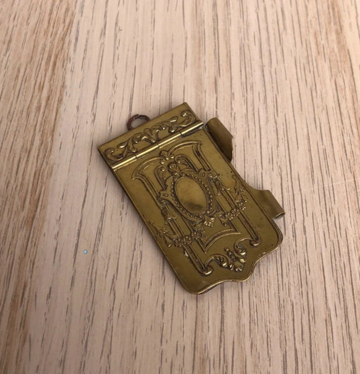 Carnet da ballo vintage in ottone