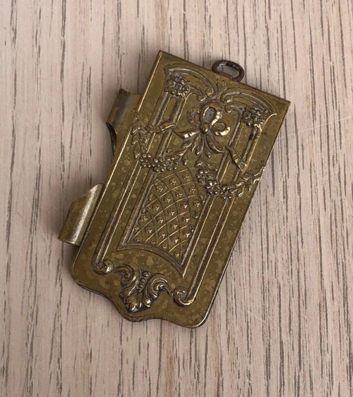 Carnet da ballo vintage in ottone