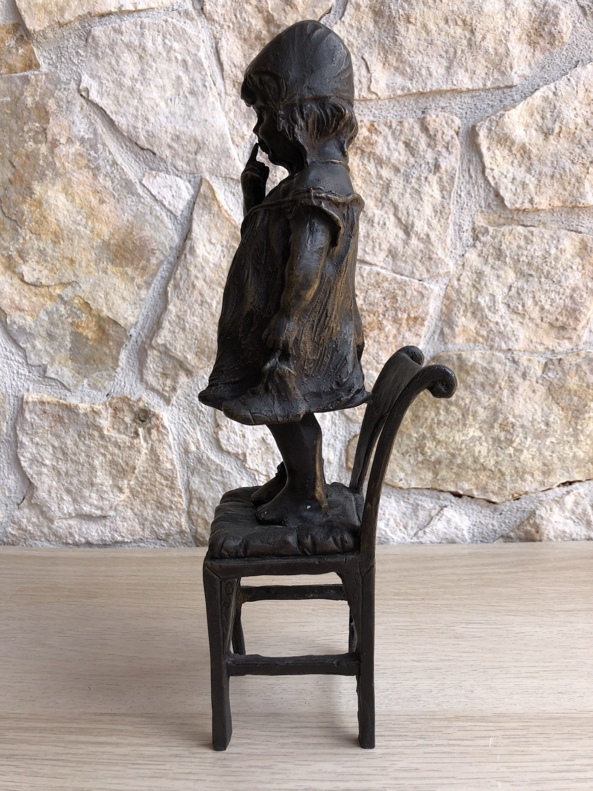 Scultura Vintage In Bronzo, Bimba Su Sedia