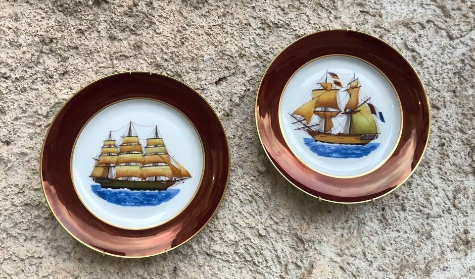 Coppia di piatti “galeone” in porcellana vintage dipinti a mano da G. Cerchiai