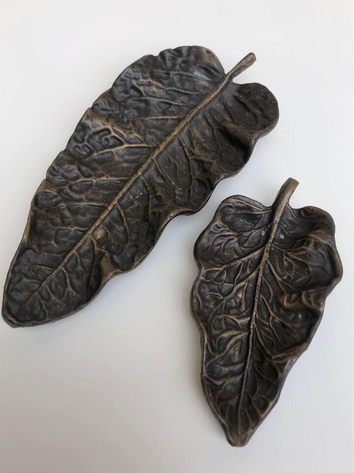 Coppia di fermacarte / svuota tasche vintage- foglia in bronzo