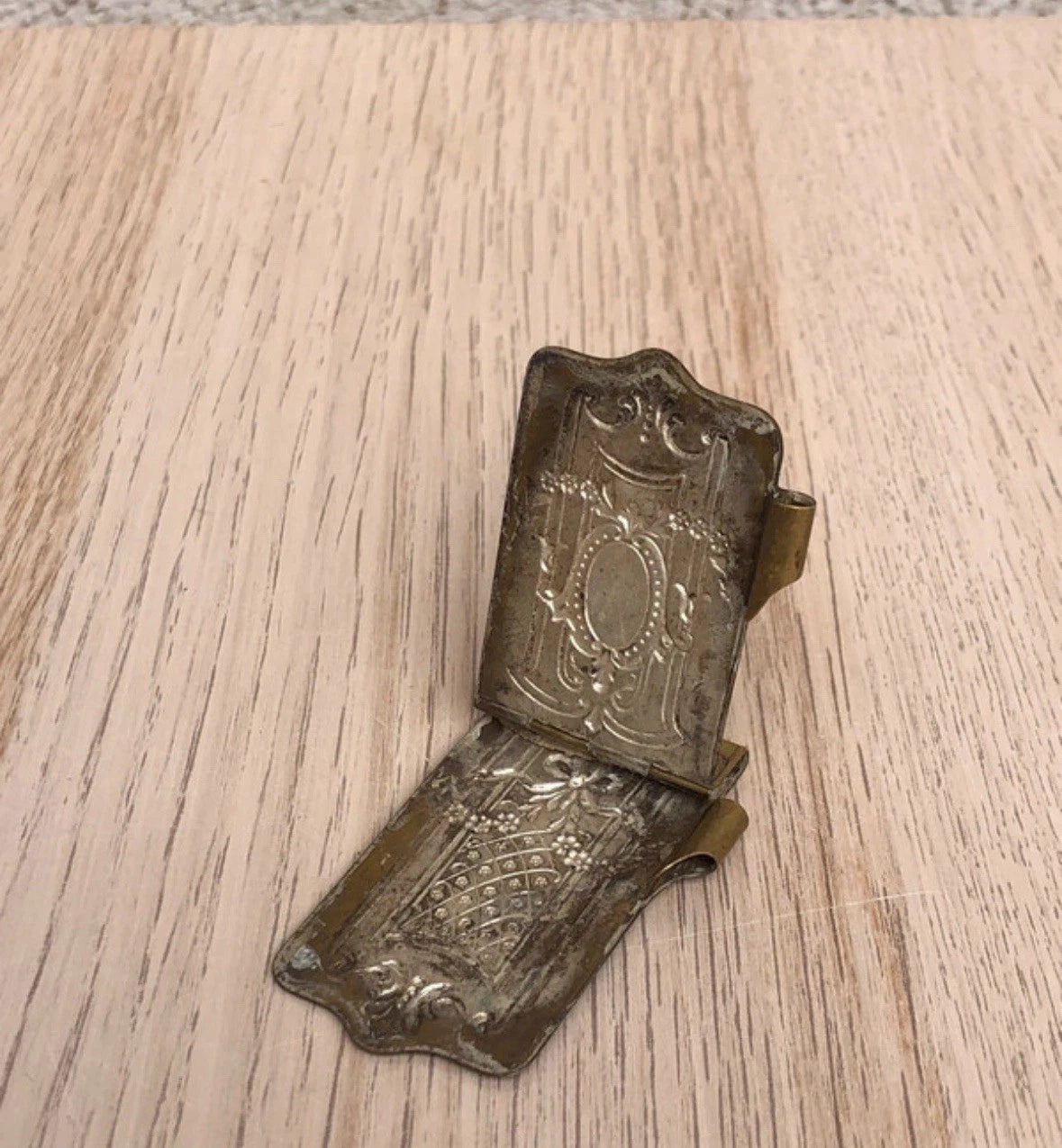 Carnet da ballo vintage in ottone