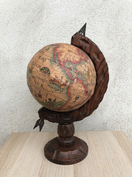 Mappamondo vintage in legno