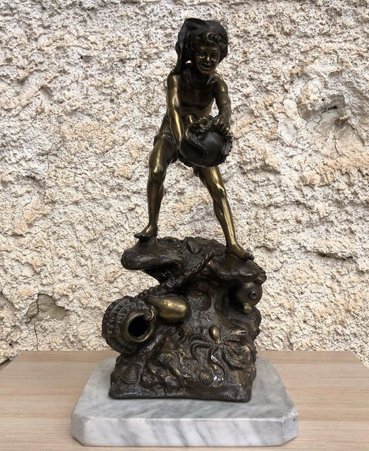 Scultura pescatore in antimonio vintage su base in marmo