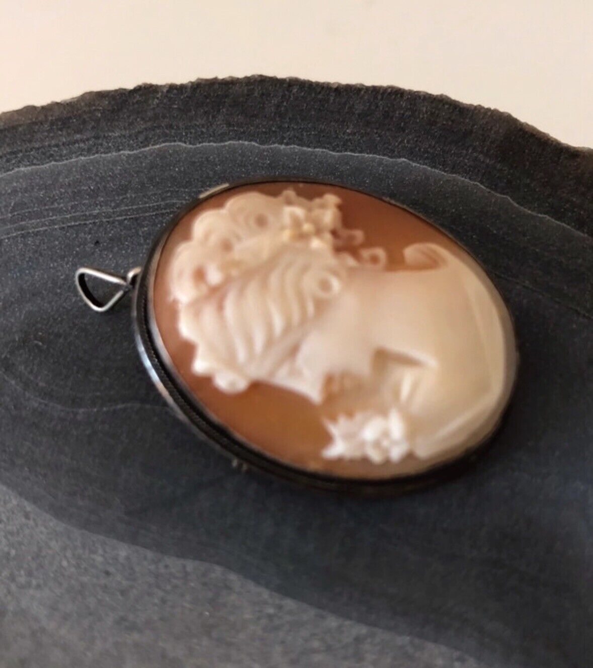 Spilla vintage ciondolo cammeo in argento 800