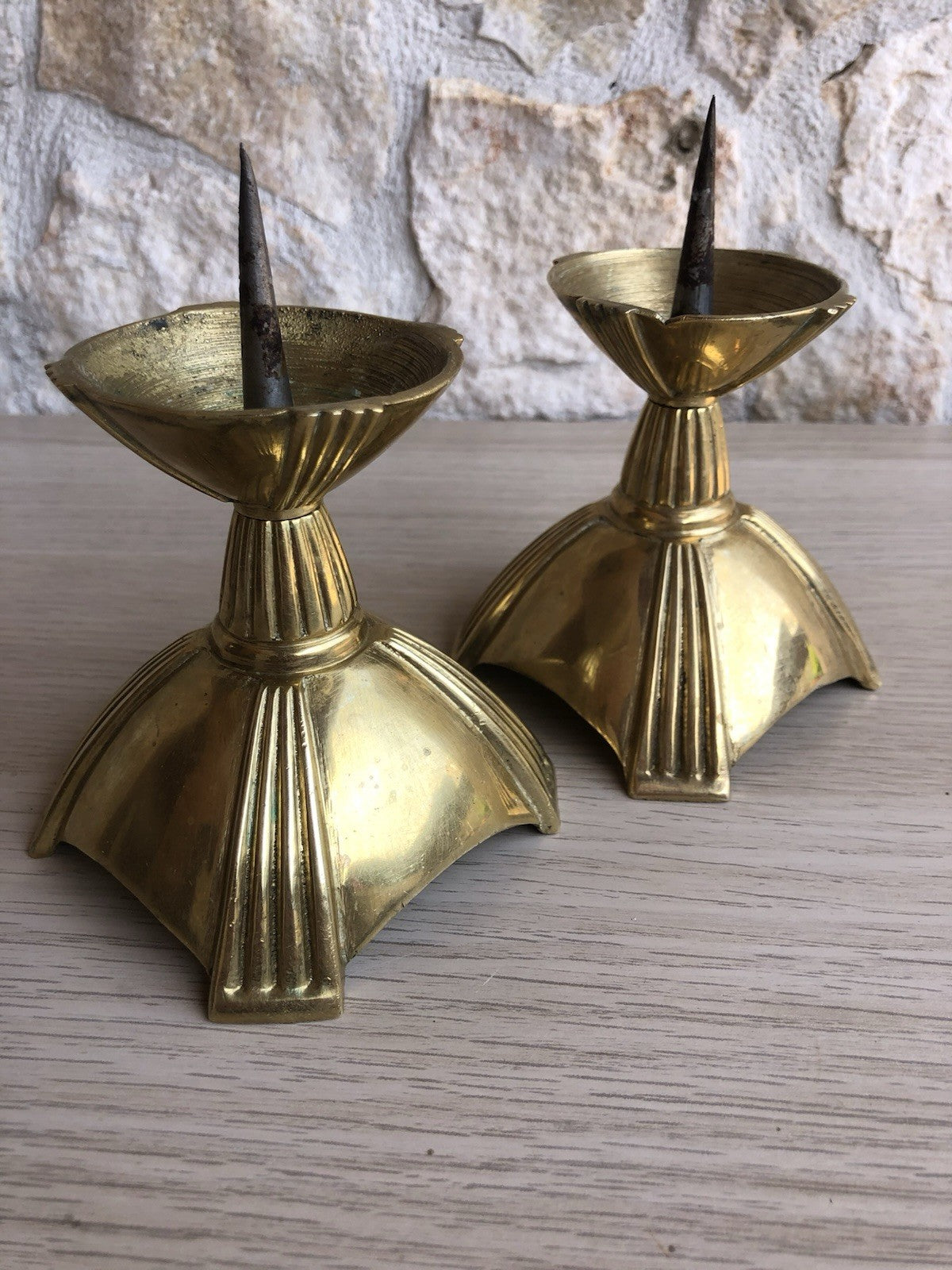 Coppia Di Candelabri Portacandele Vintage In Ottone