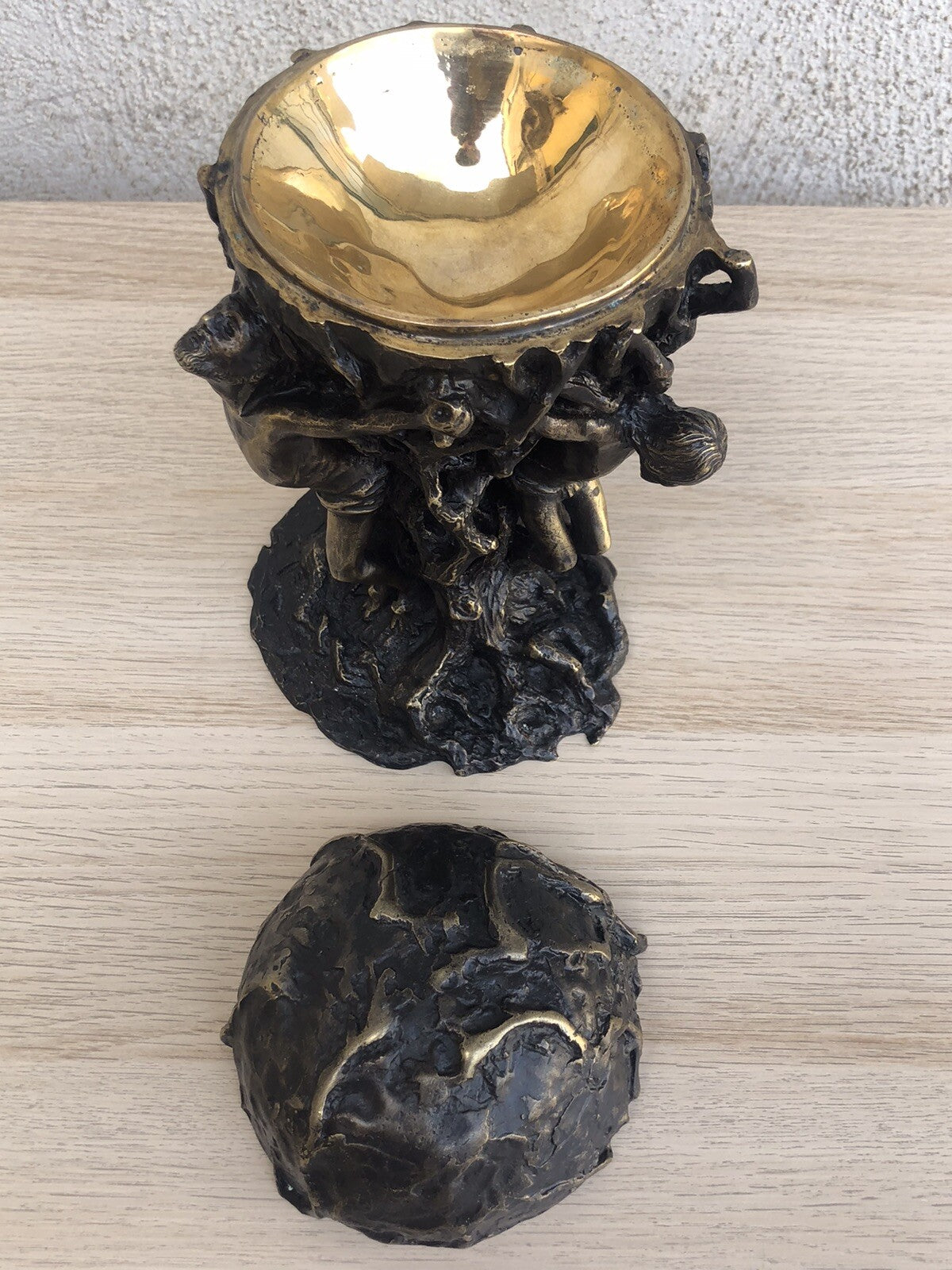 Scultura pisside in bronzo vintage, crocifissione Gesù Cristo