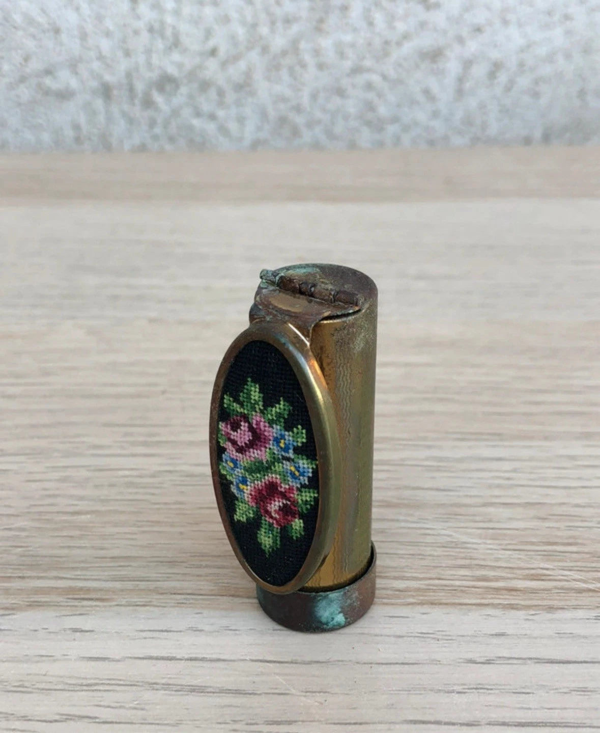 Portarossetto vintage in ottone con specchio interno