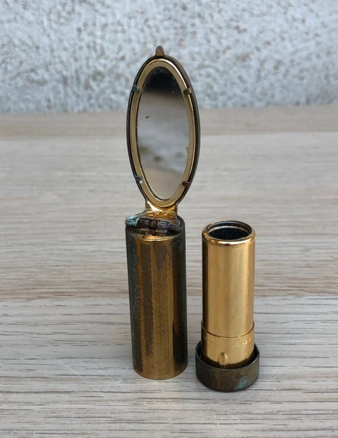 Portarossetto vintage in ottone con specchio interno