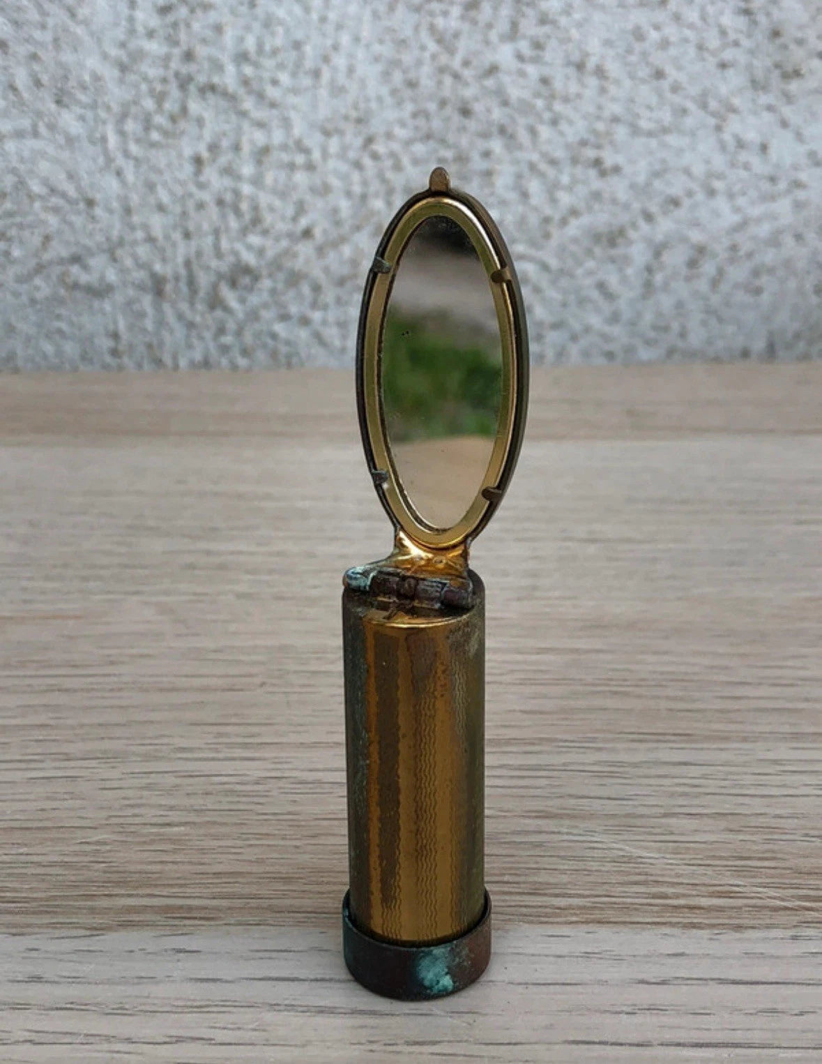 Portarossetto vintage in ottone con specchio interno