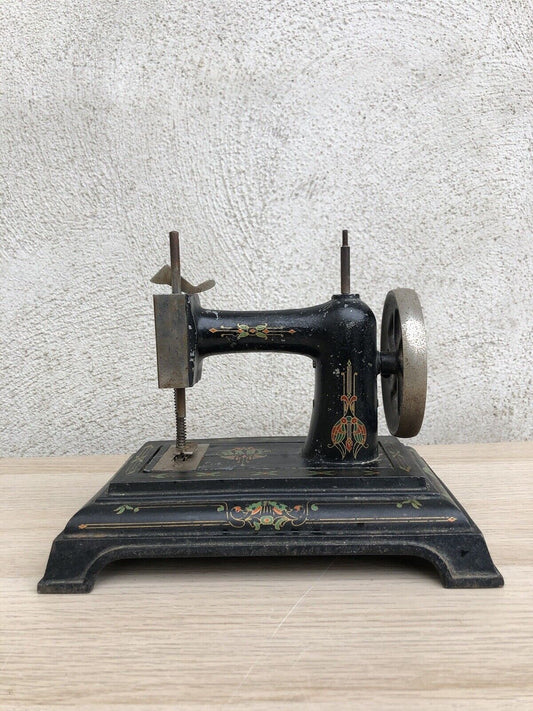 Macchina Da Cucire Vintage “baby” Giocattolo In Ghisa Decorativo