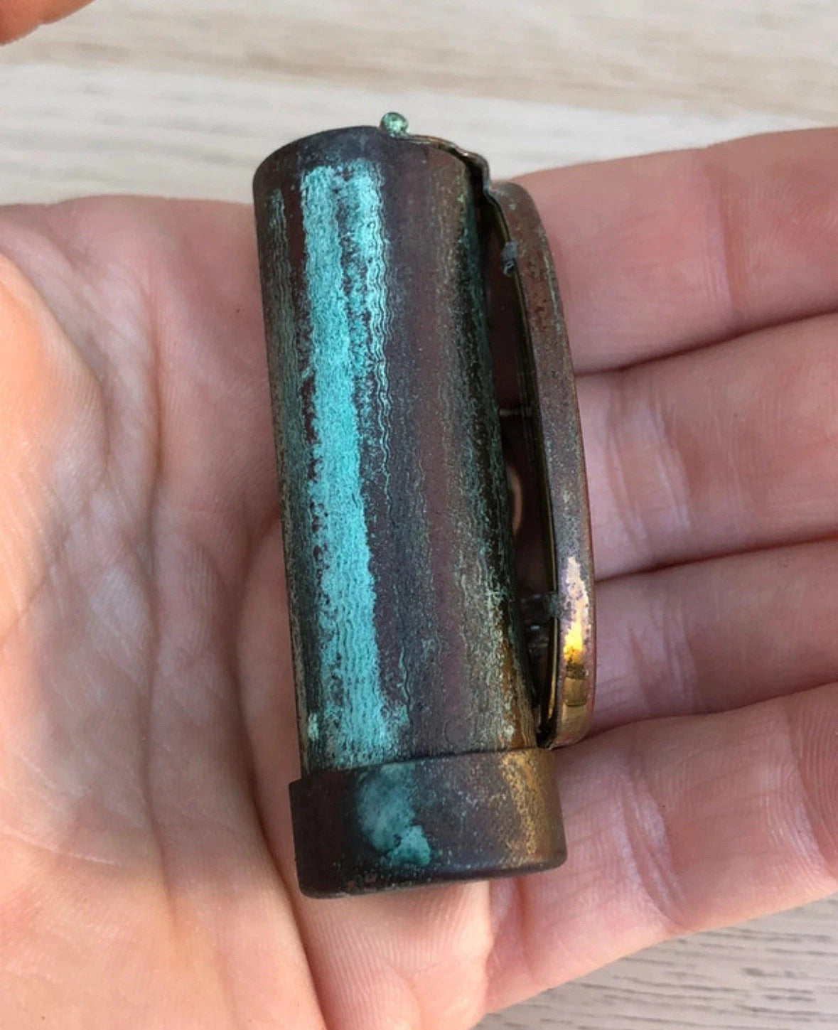 Portarossetto vintage in ottone con specchio interno