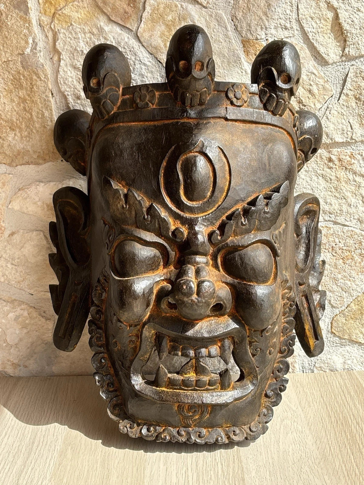 Grande maschera vintage in legno