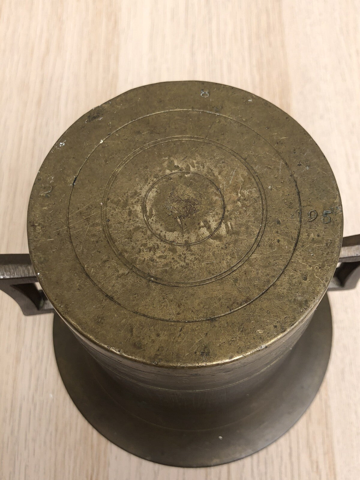 Coppia di antichi mortai in ottone e ghisa con pestelli