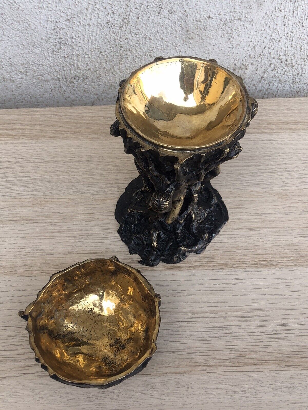 Scultura pisside in bronzo vintage, crocifissione Gesù Cristo
