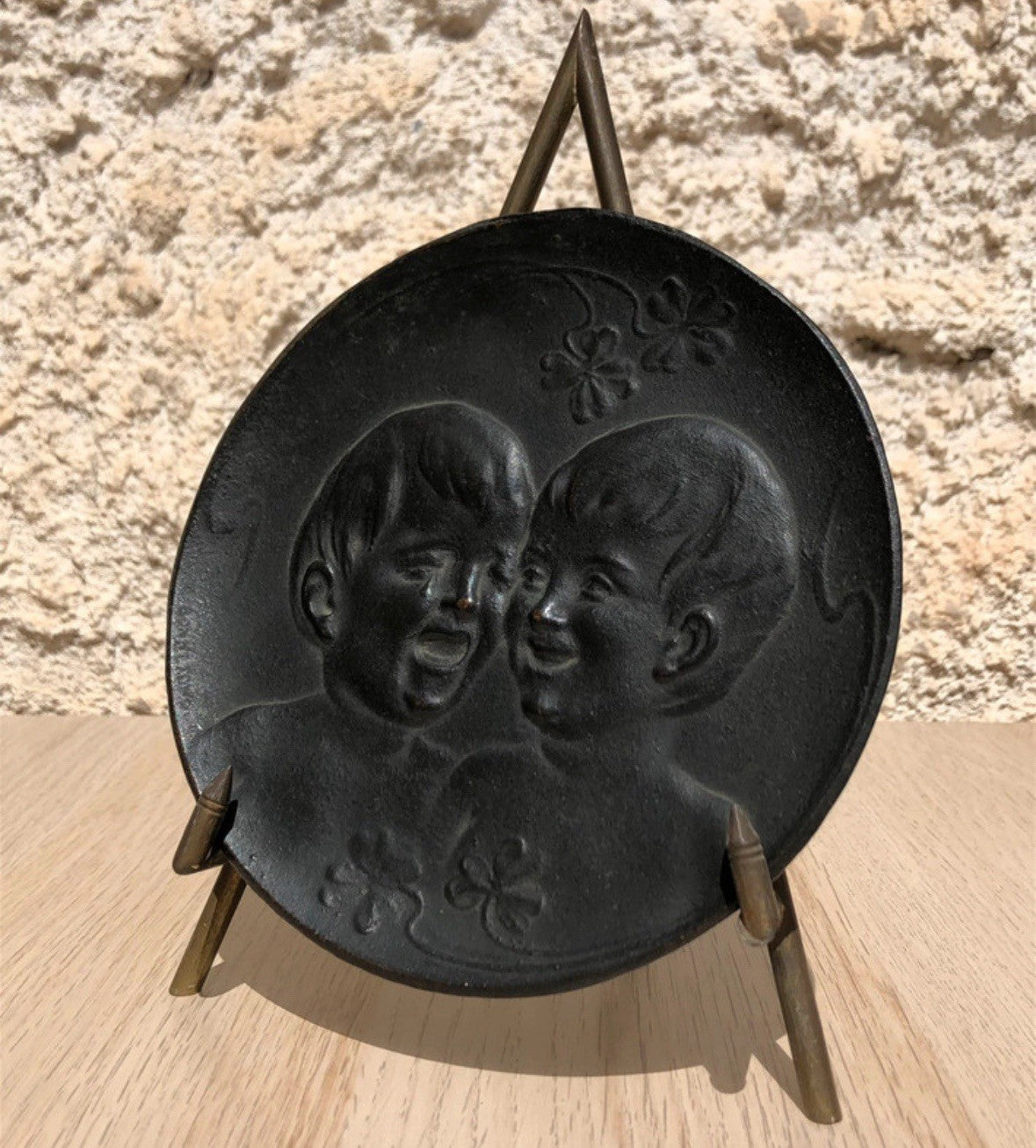 Piatto scultura vintage Bimbo Che Ride E Piange In Bronzo