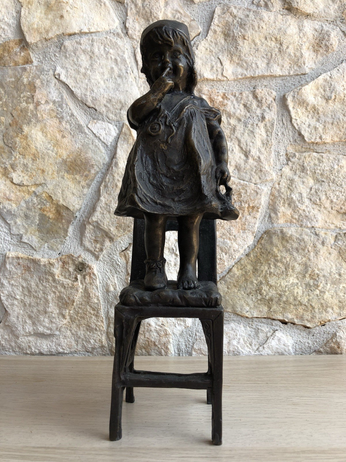 Scultura Vintage In Bronzo, Bimba Su Sedia