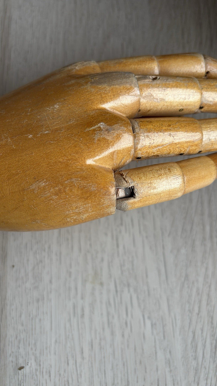 Antica Protesi Di Braccio Con Mano In Legno