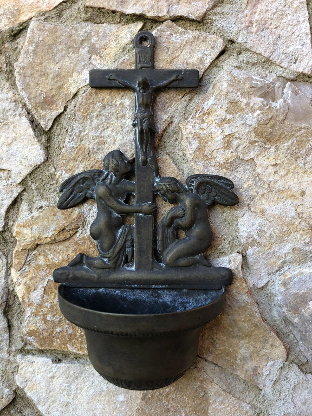 Acquasantiera vintage in ottone