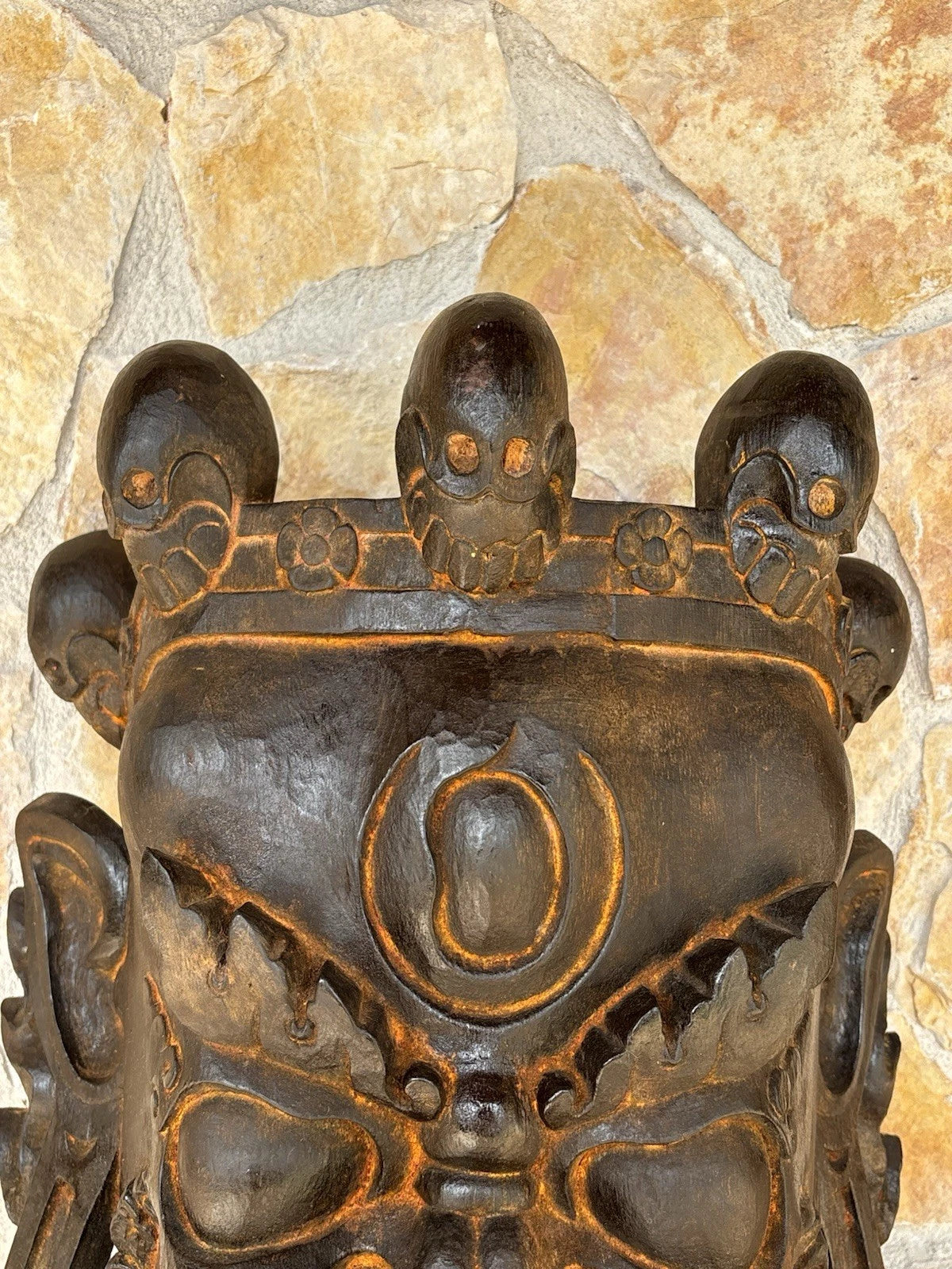 Grande maschera vintage in legno