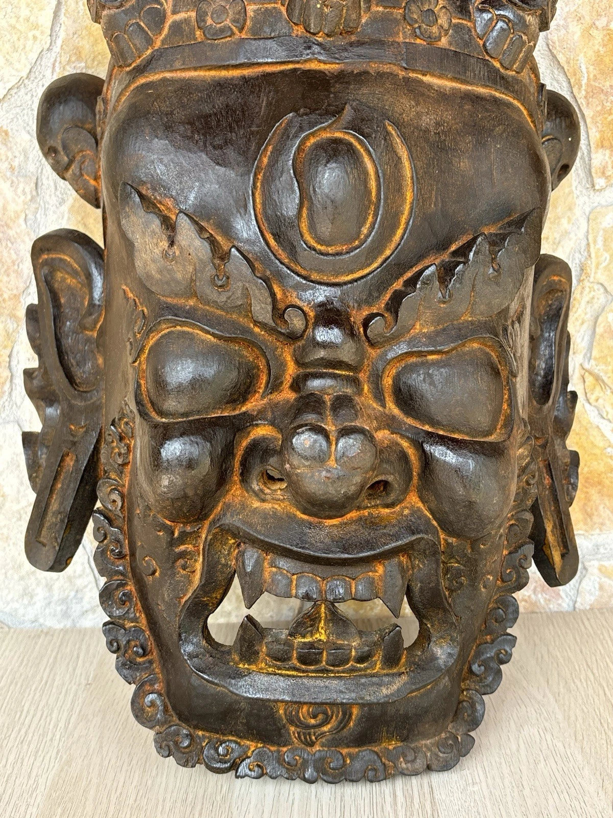 Grande maschera vintage in legno